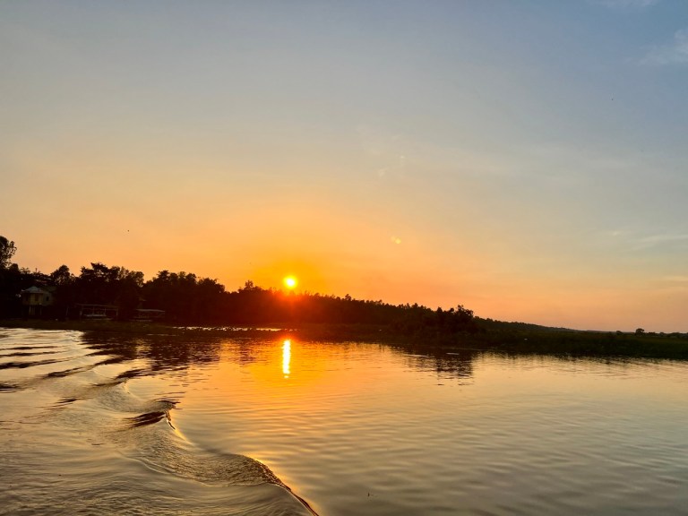 Ta đang sống thời khắc kì lạ của lịch&nbsp;sử.